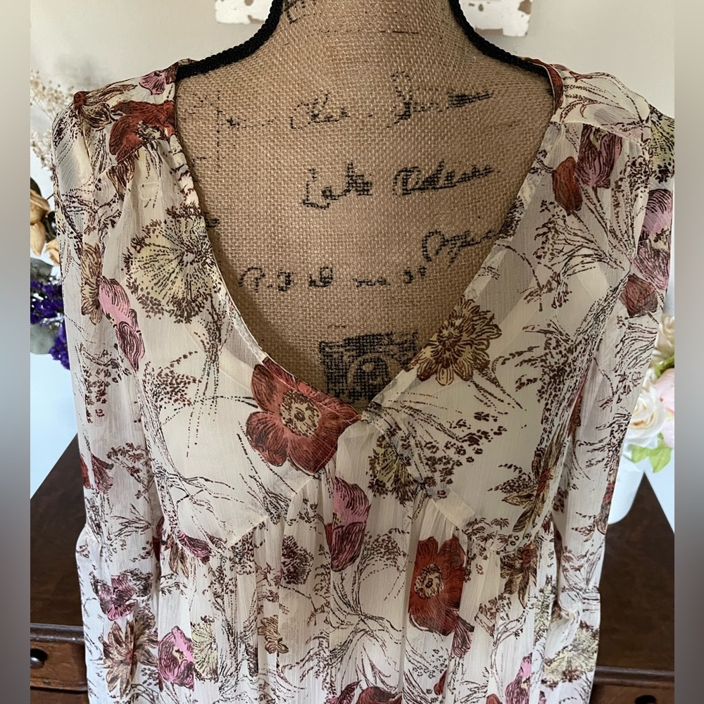 Mossimo Ladies Feminine and flowy dress - Picture 2 of 11